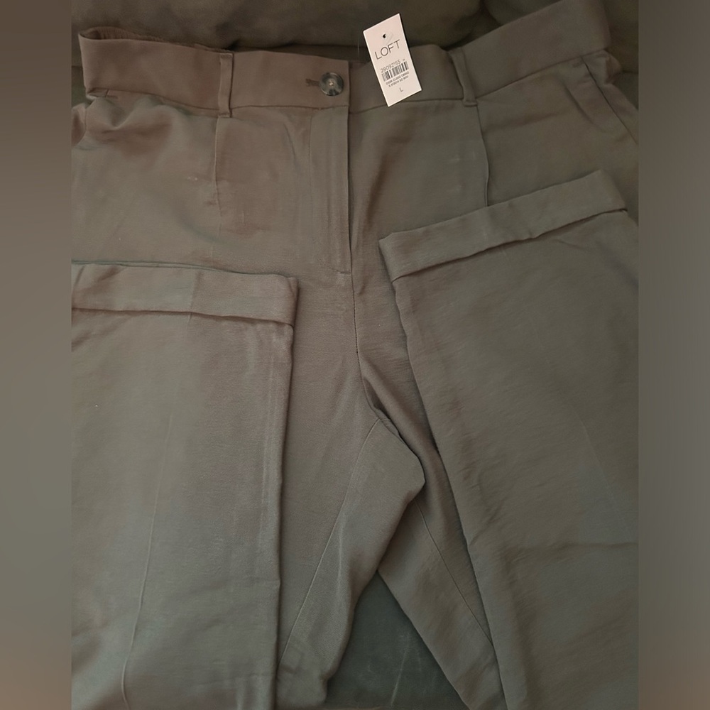 ☀️Size large NWT Loft army green colored pant☀️